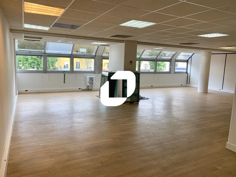 Office in Sèvres for lease - Interior Photo - Image 3 of 7