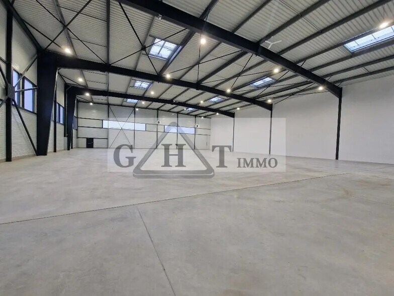 Industrial in La Courneuve for lease - Interior Photo - Image 2 of 7