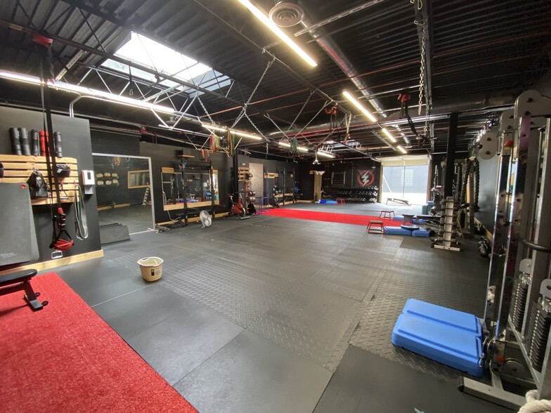 576 Industrial Pky, Chagrin Falls, OH for lease - Building Photo - Image 3 of 8