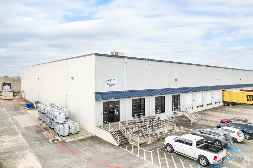 9040 Railwood Dr, Houston, TX for lease - Building Photo - Image 1 of 5