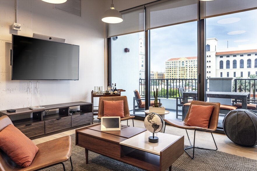 2222 Ponce de Leon Blvd, Coral Gables, FL for lease - Interior Photo - Image 2 of 14