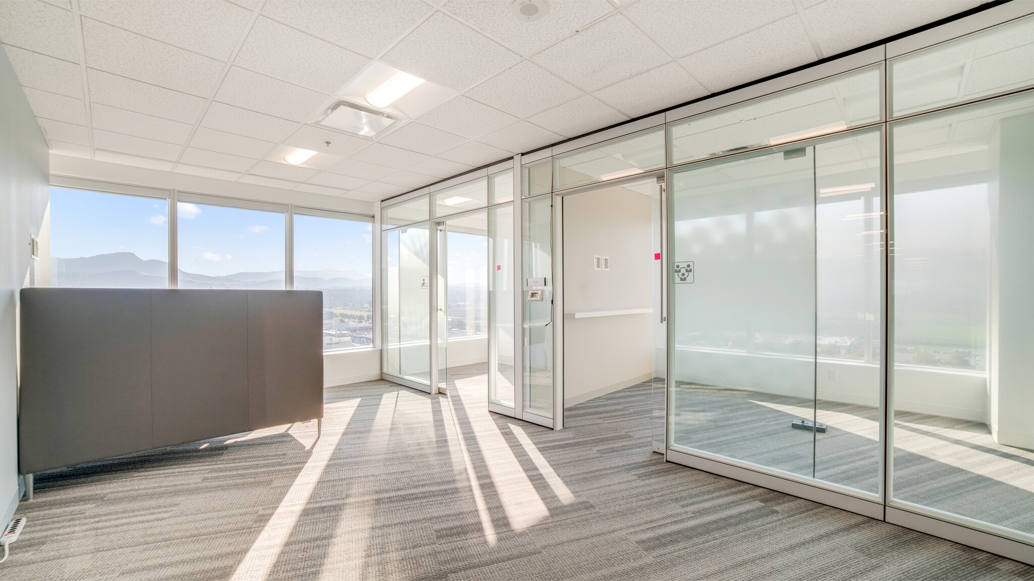 1726 Dolphin Av, Kelowna, BC for lease Interior Photo- Image 1 of 40