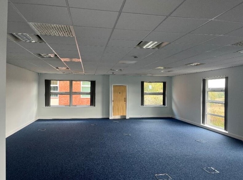 Siskin Pky E, Coventry for sale - Interior Photo - Image 2 of 36