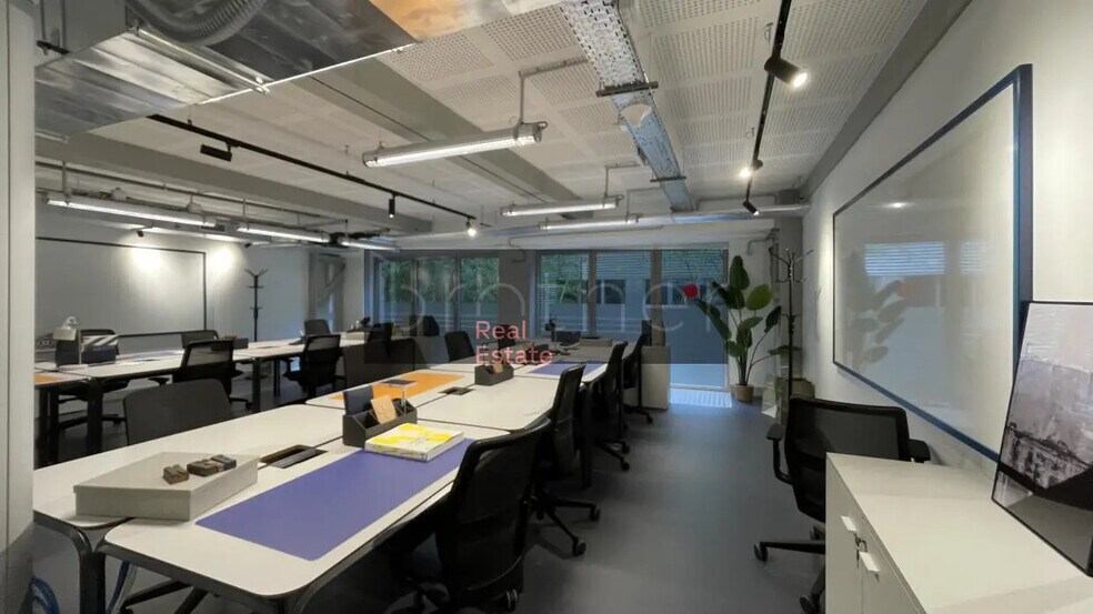 Office in Bègles for lease - Building Photo - Image 1 of 9