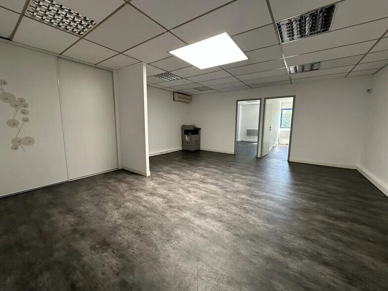 Office in Lattes for lease - Interior Photo - Image 2 of 9