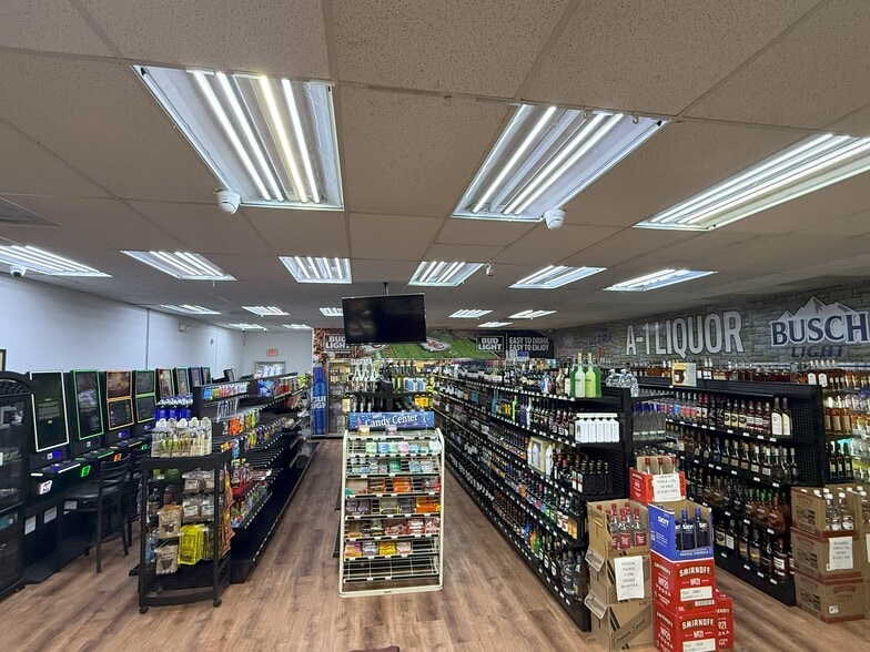 1020 N Highway 7, Pleasant Hill, MO for sale - Interior Photo - Image 2 of 9