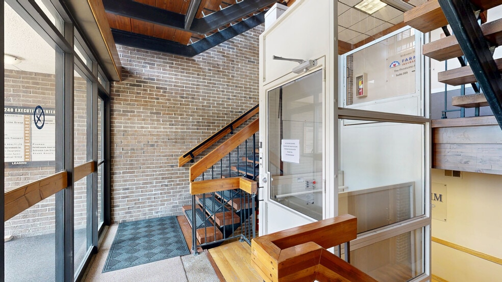240 E Lake St, Addison, IL for lease - Matterport 3D Scan - Image 2 of 17