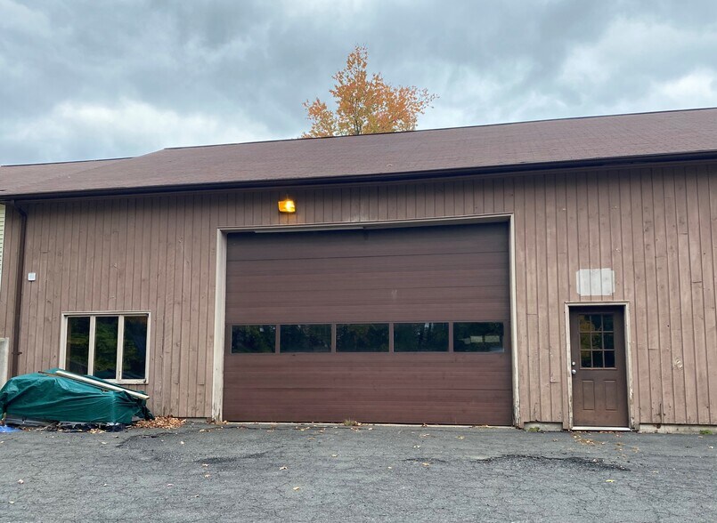 8 Covey Rd, Burlington, CT 06013