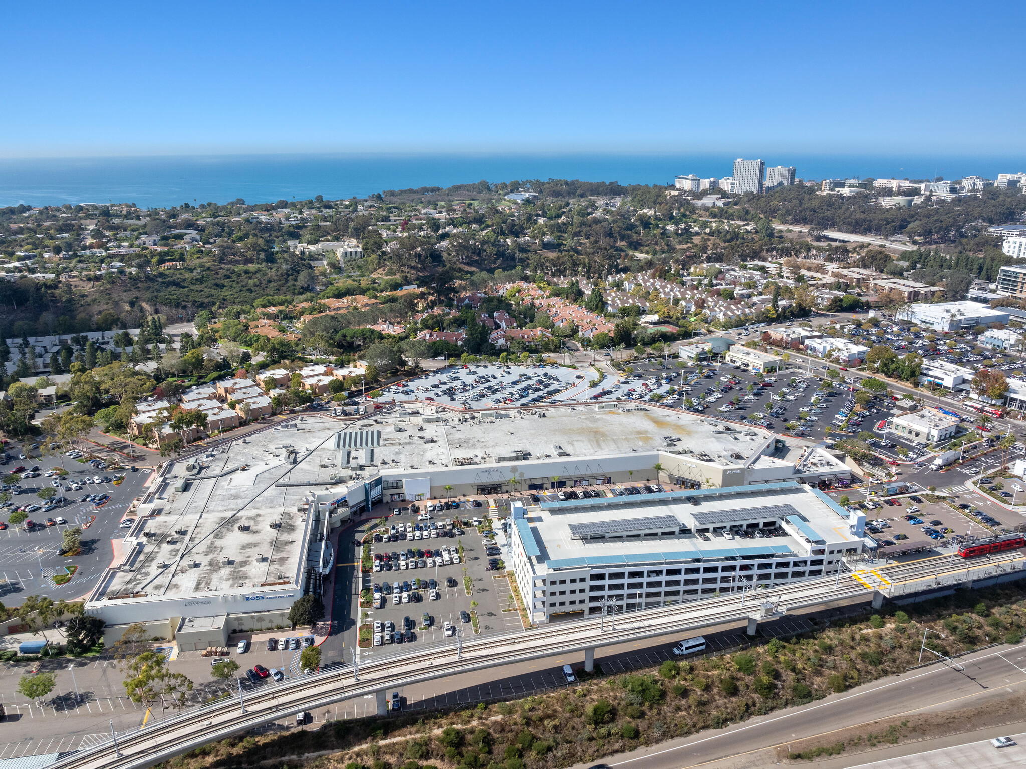 8657 Villa La Jolla Dr, La Jolla, CA for lease Building Photo- Image 1 of 14