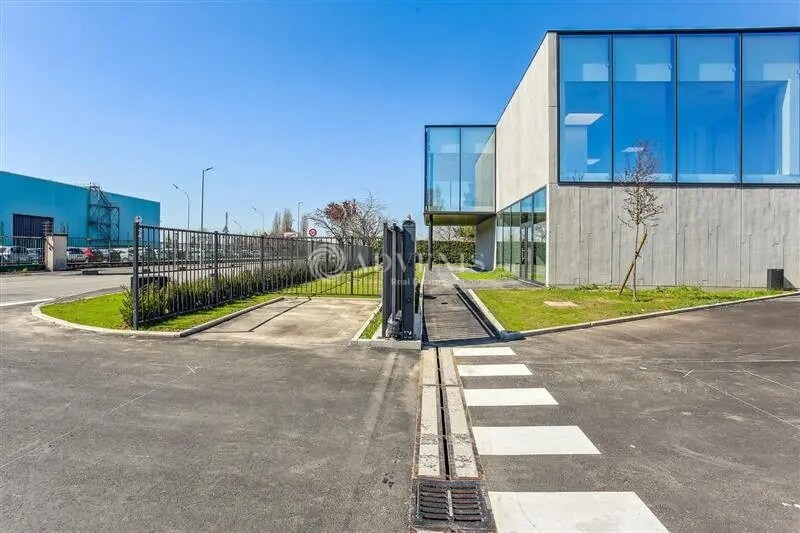 Industrial in Seclin for lease - Building Photo - Image 2 of 8