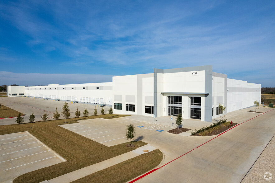 6781 Midway Rd, Haltom City, TX for lease - Building Photo - Image 1 of 9