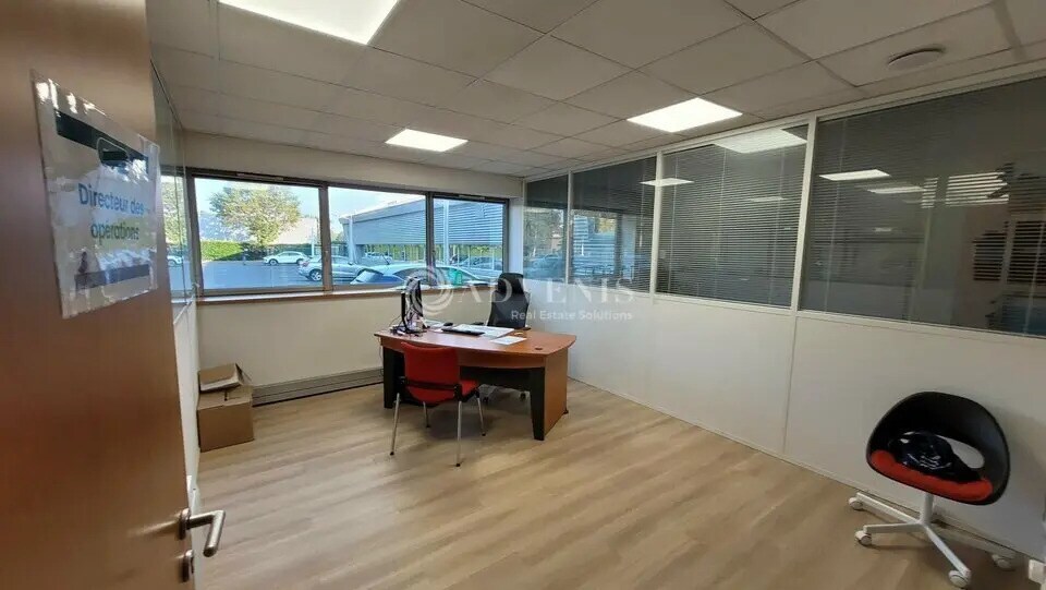 Office in Carquefou for lease - Interior Photo - Image 2 of 4