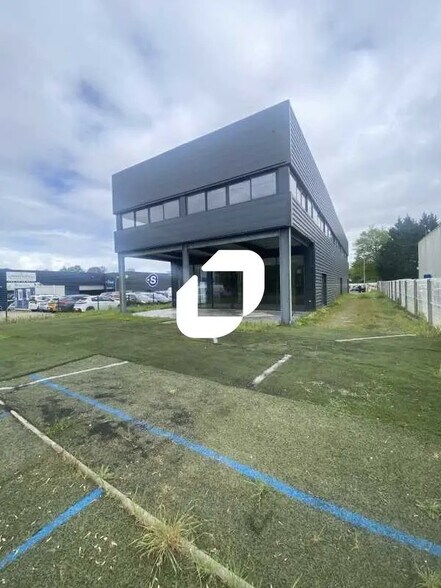 Retail in Parempuyre for lease - Building Photo - Image 3 of 14