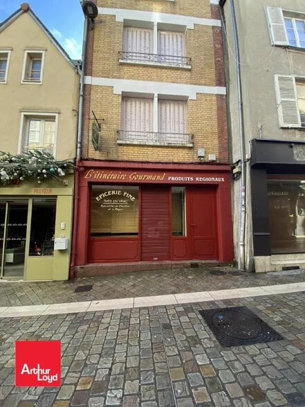 Retail in Chartres for lease - Building Photo - Image 2 of 4