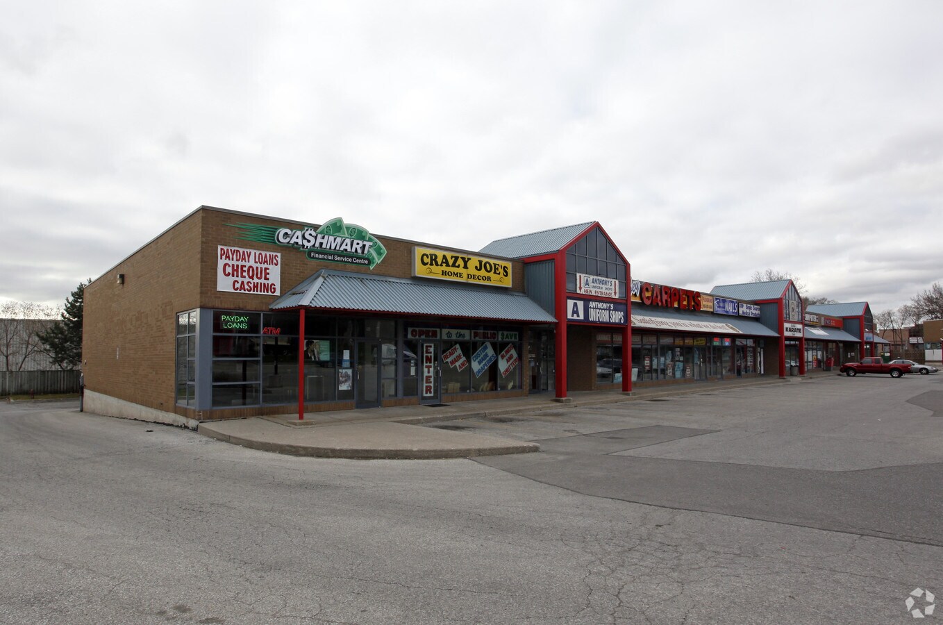 966 Dundas St E, Mississauga, ON L4Y 4H5