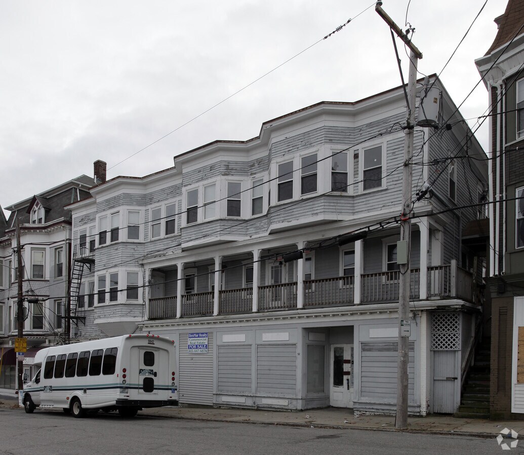 44 Blackstone St, Woonsocket, RI 02895 Property Record