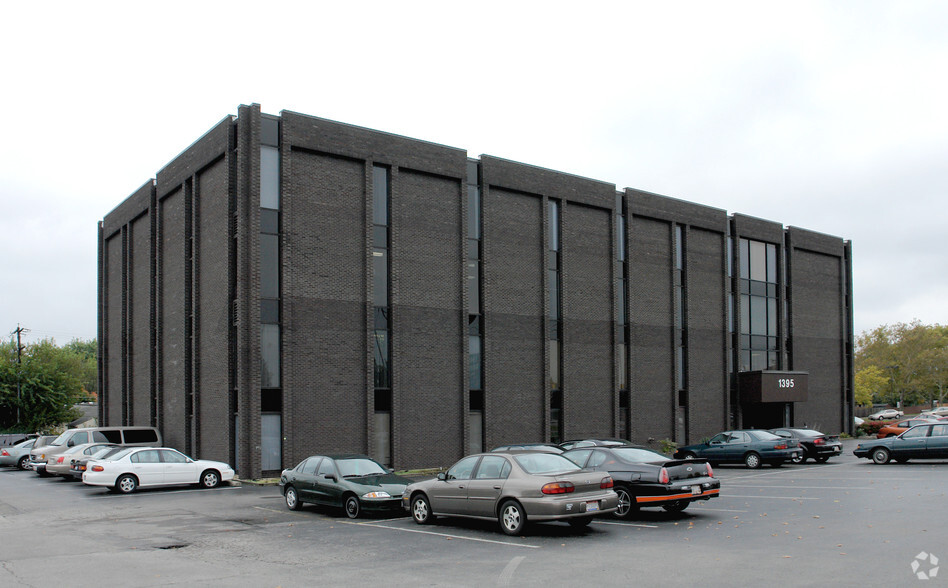 1395 E Dublin Granville Rd, Columbus, OH for lease - Building Photo - Image 1 of 7