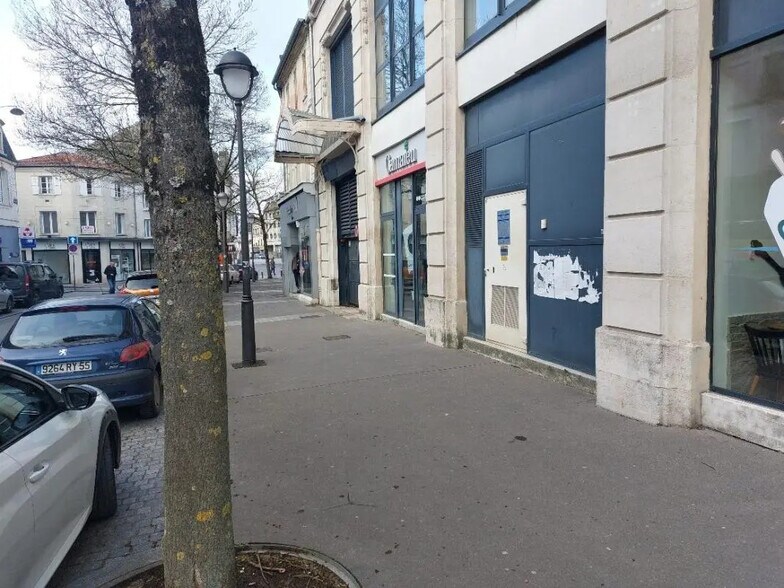 Retail in Saint-Dizier for lease - Building Photo - Image 2 of 4