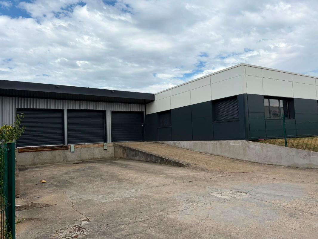 Flex in Ecquevilly for sale Building Photo- Image 1 of 14