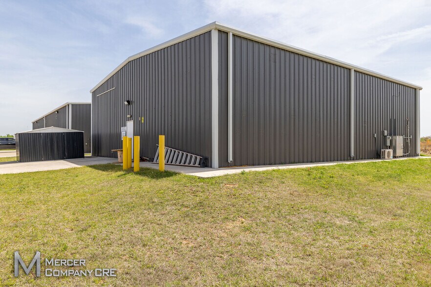 240 Silver Ln, Edmond, OK for sale - Building Photo - Image 3 of 22