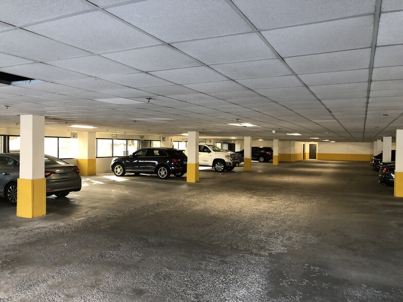 360 Bloomfield Ave, Windsor, CT for lease - Building Photo - Image 3 of 10