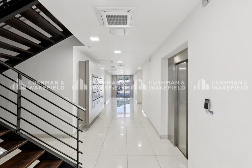 12 Rue Pascal Xavier Coste, Marseille for lease - Interior Photo - Image 3 of 15