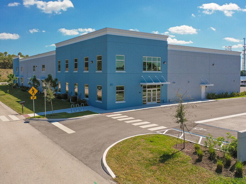 1240 SW Blue Water Way, Stuart, FL for sale - Building Photo - Image 1 of 1