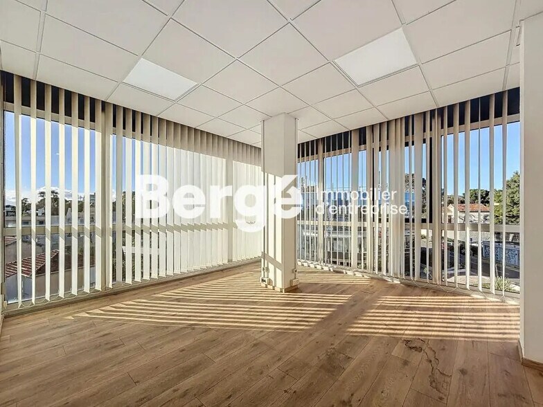 Office in Saint-Laurent-du-Var for lease - Interior Photo - Image 3 of 8