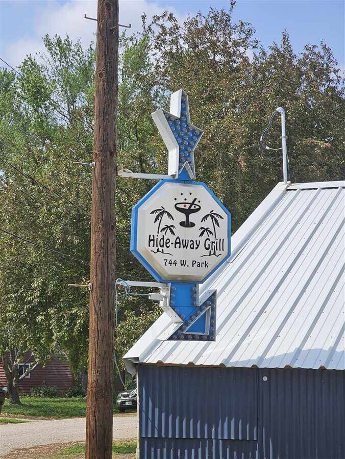 744 W Park St, West Point, NE 68788