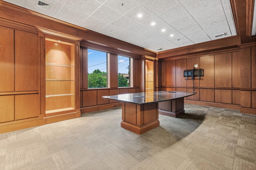 32 Spruce St, Oakland, NJ for lease - Interior Photo - Image 3 of 38