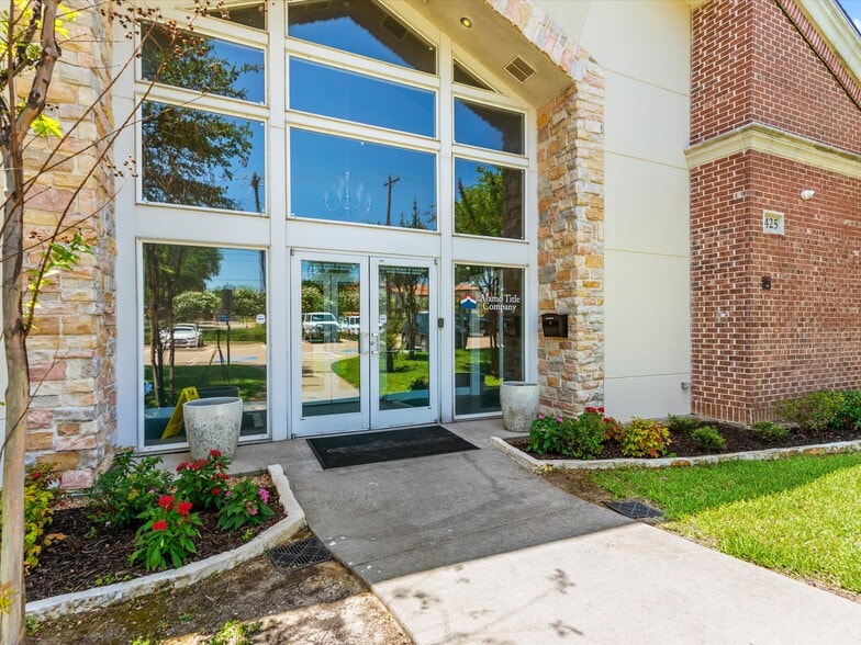 425 E Southlake Blvd, Southlake, TX for lease - Primary Photo - Image 1 of 5
