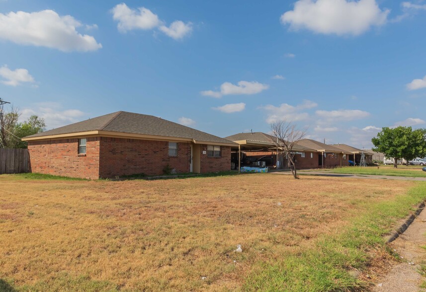 701 W Valencia Dr, Amarillo, TX for sale - Building Photo - Image 3 of 15