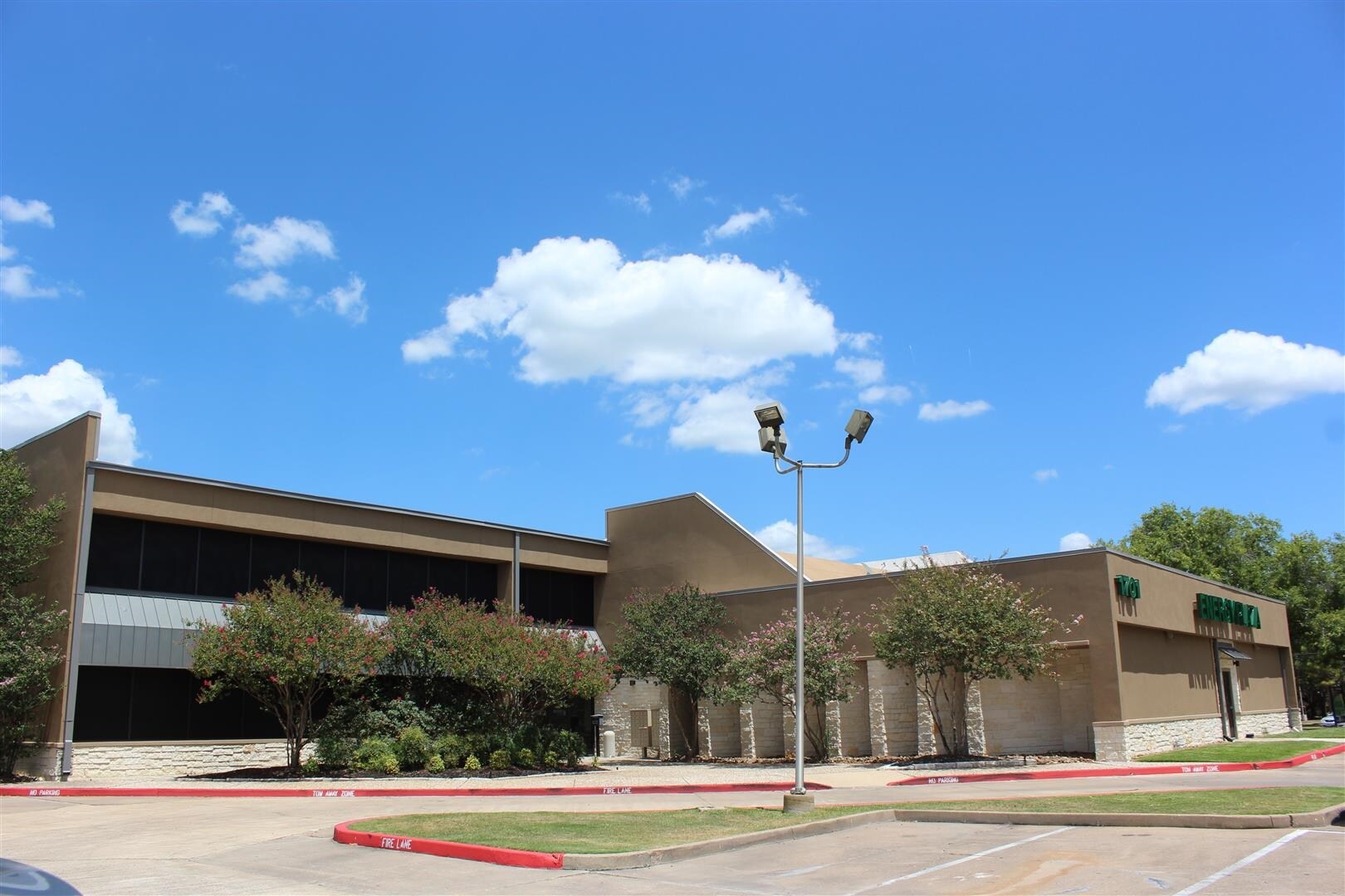 1701 Southwest Pky, College Station, TX for lease Building Photo- Image 1 of 7
