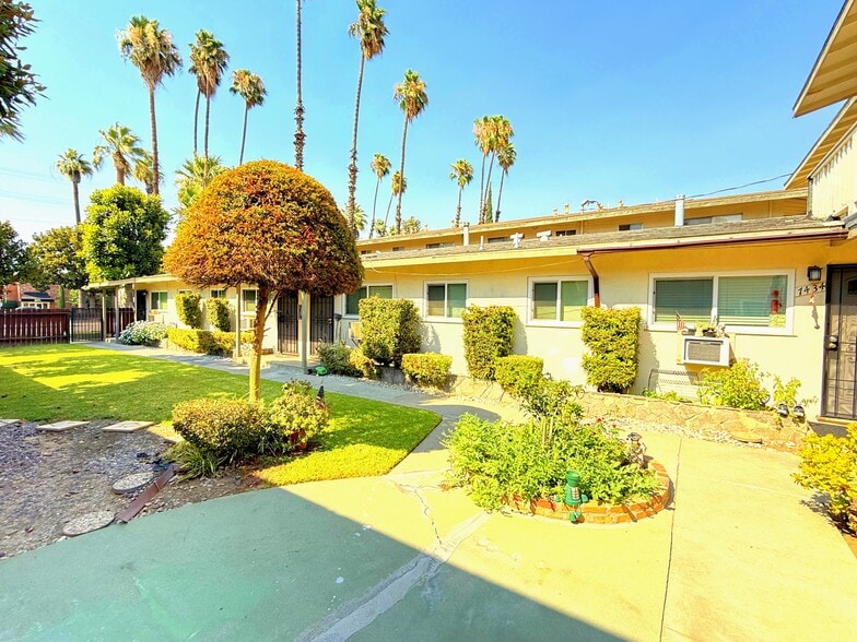 7428-7438 Magnolia Ave, Riverside, CA for sale - Building Photo - Image 2 of 6
