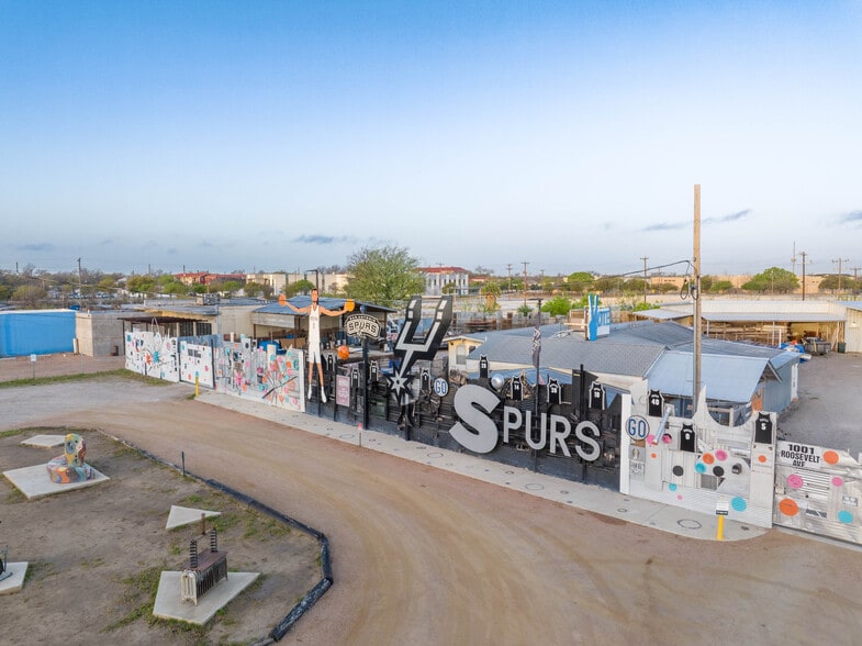 1001 Roosevelt Ave, San Antonio, TX for sale - Building Photo - Image 1 of 7