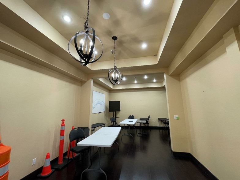 6751 Graybar Rd, Richmond, BC for sale - Interior Photo - Image 3 of 12