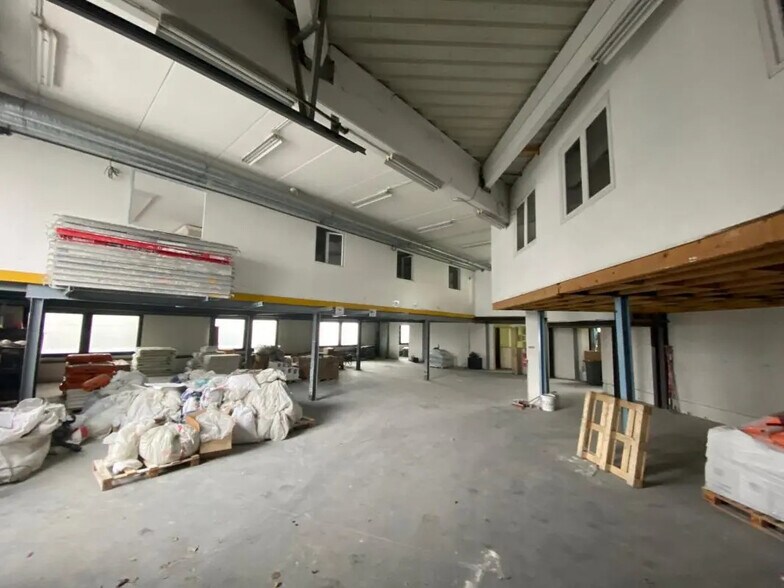 Industrial in La Courneuve for sale - Building Photo - Image 3 of 8