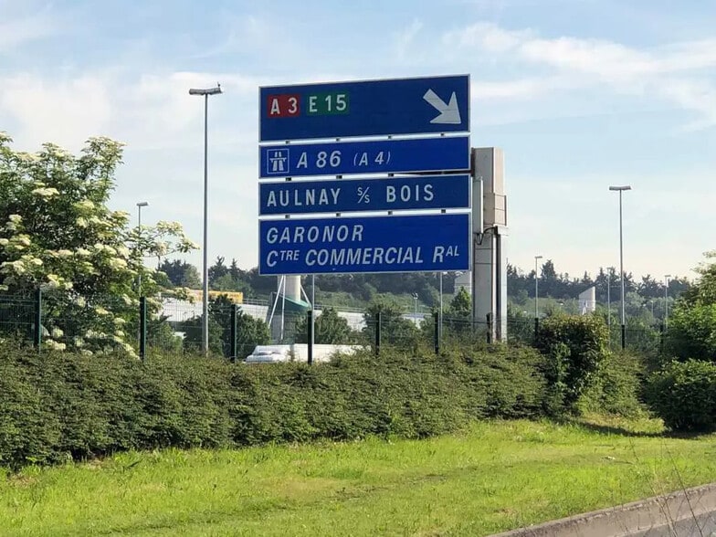 13 Avenue Albert Einstein, Le Blanc-Mesnil for lease - Building Photo - Image 2 of 2