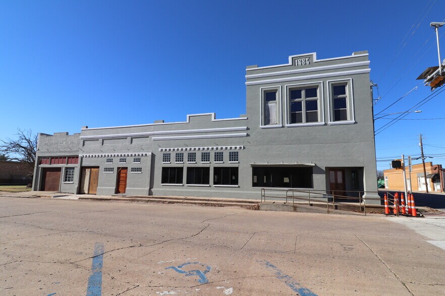 201 S Bridge St, Henrietta, TX for sale - Building Photo - Image 1 of 1