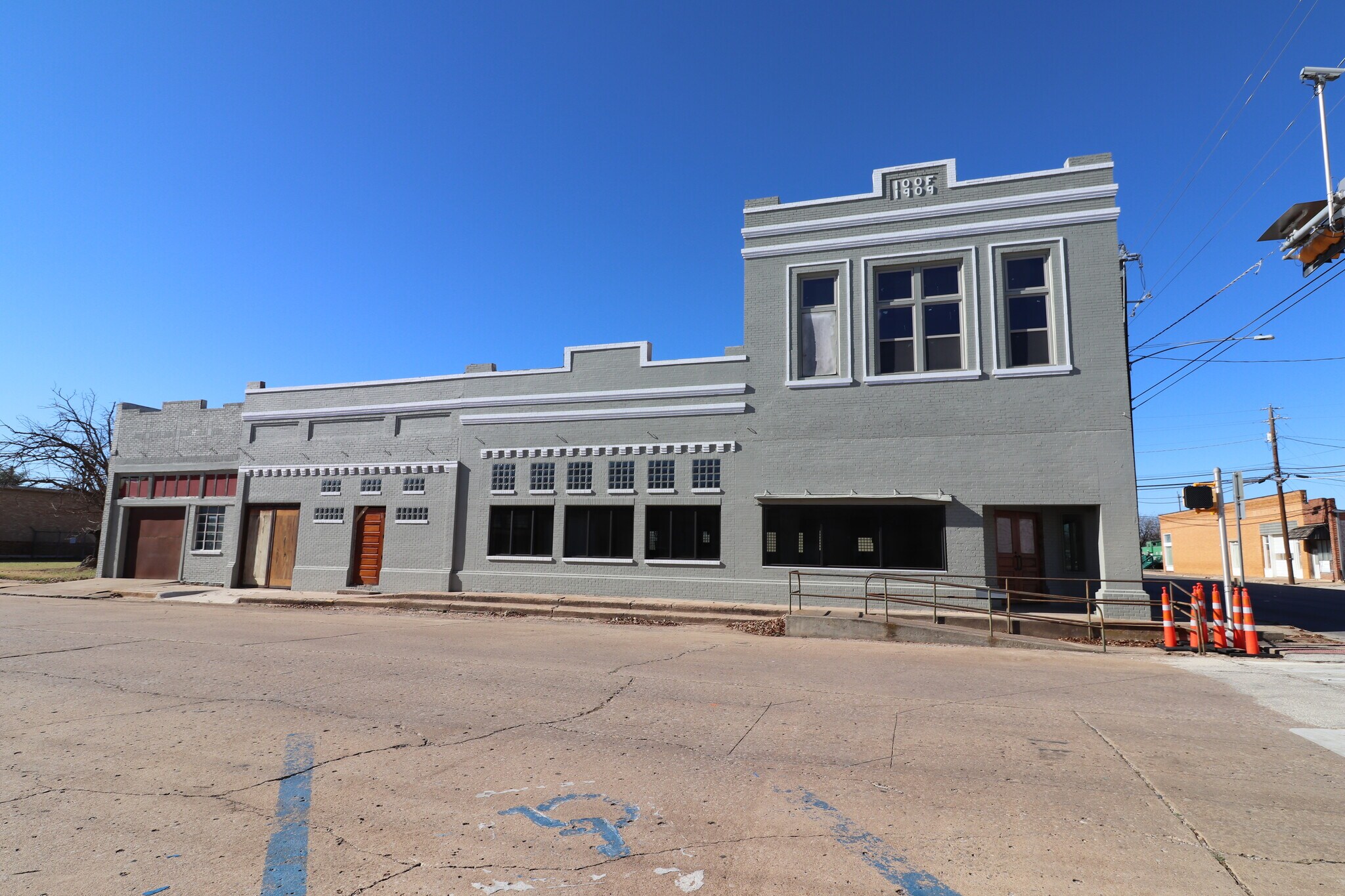 201 S Bridge St, Henrietta, TX for sale Building Photo- Image 1 of 1