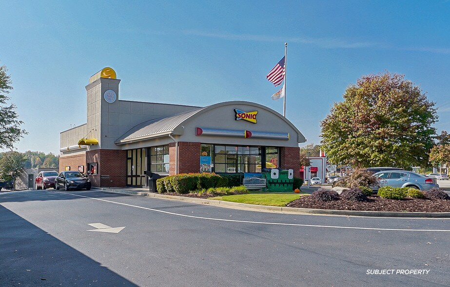 400 Pearl Nix Pky, Gainesville, GA for sale - Primary Photo - Image 1 of 1