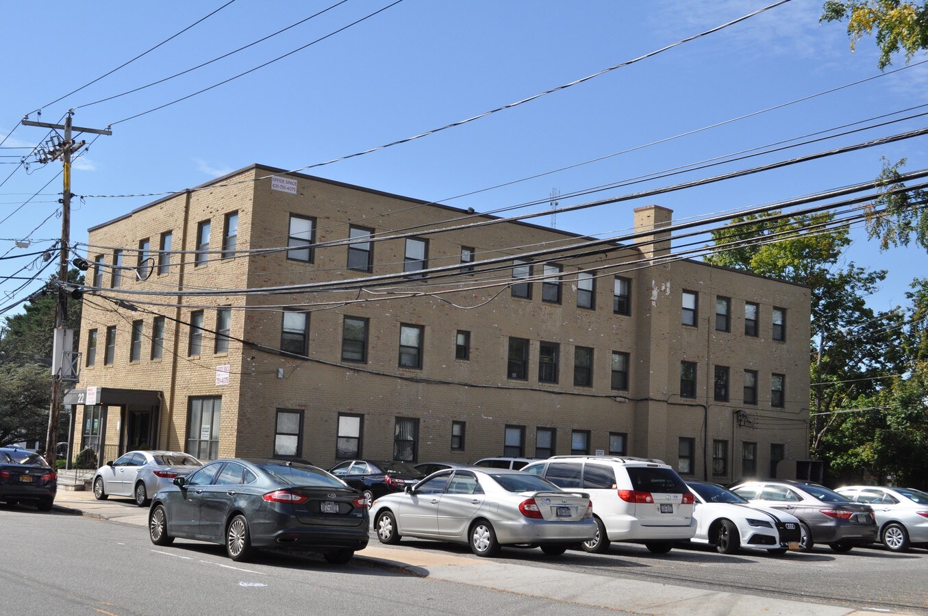 22 Lawrence Ave, Smithtown, NY 11787