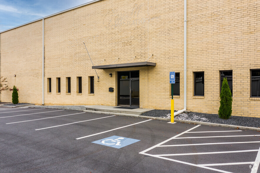 1855 Plymouth Rd NW, Atlanta, GA for lease - Building Photo - Image 2 of 12