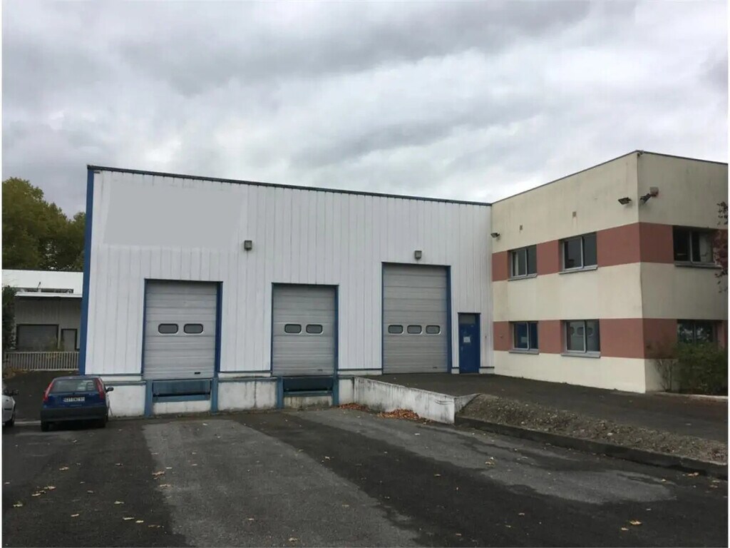 Location Local d'activités 2 636 m² - Photo 1