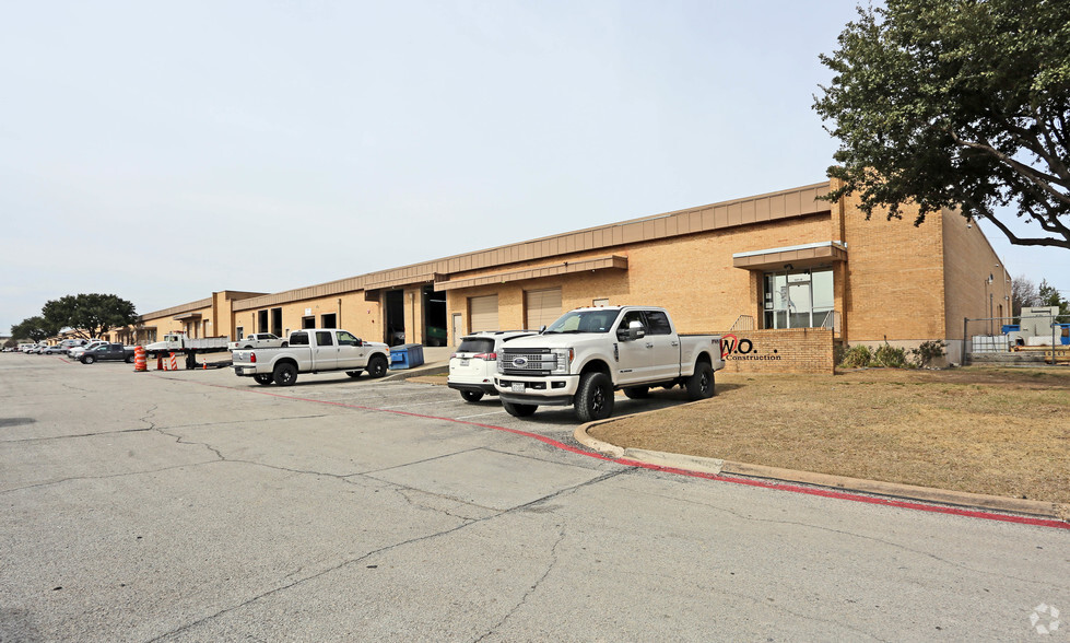 901-941 Avenue N, Grand Prairie, TX for lease - Primary Photo - Image 1 of 5