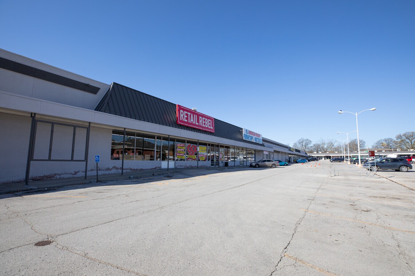 401423 E US Highway 69, MO 64119 Plaza