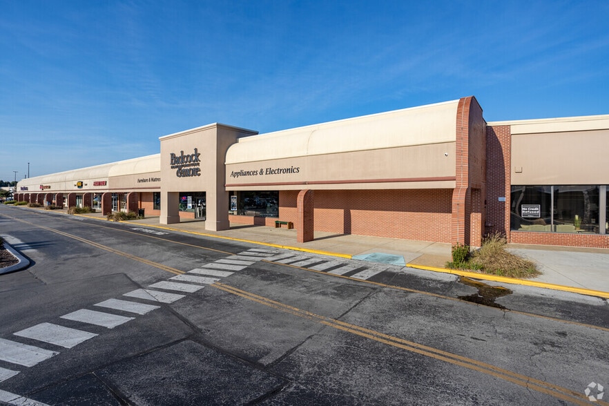 5810-5900 Brainerd Rd, Chattanooga, TN for lease - Building Photo - Image 2 of 10