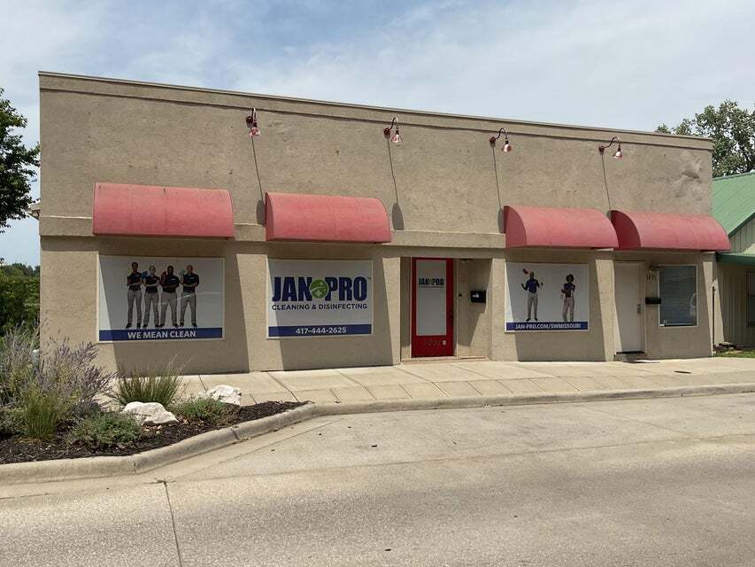 1031 W College St, Springfield, MO for sale Building Photo- Image 1 of 1