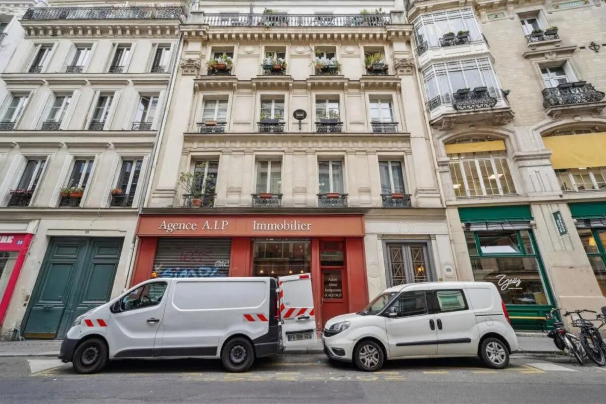 Office in Paris for sale Building Photo- Image 1 of 13