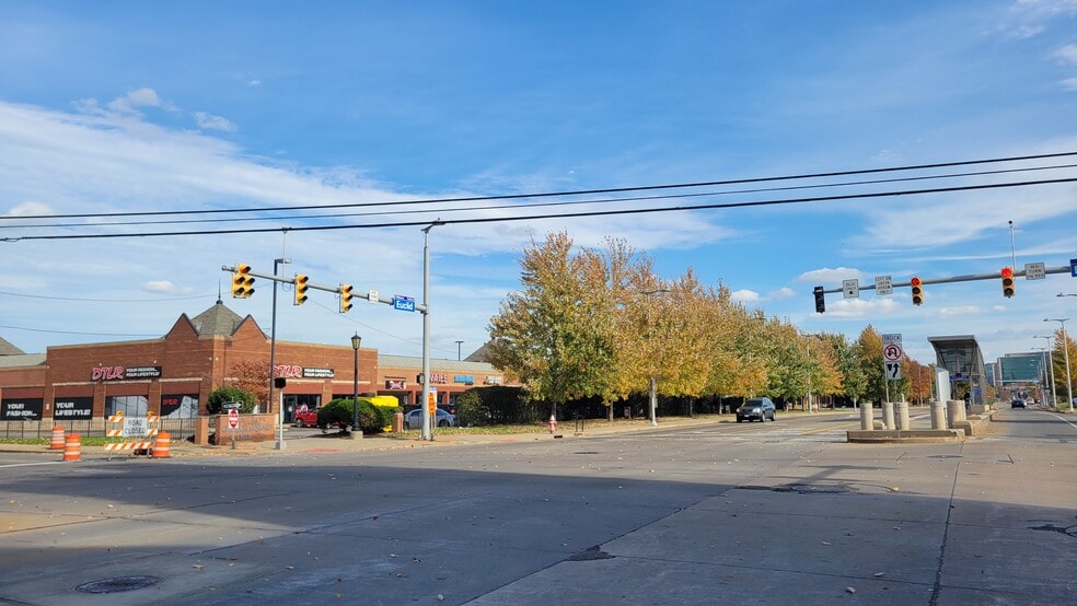 7901-8101 Euclid Ave, Cleveland, OH for lease - Building Photo - Image 2 of 6